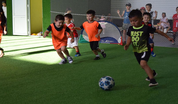 Голландский футбольный центр Baby Football-babyfootball-4-620-365.jpg